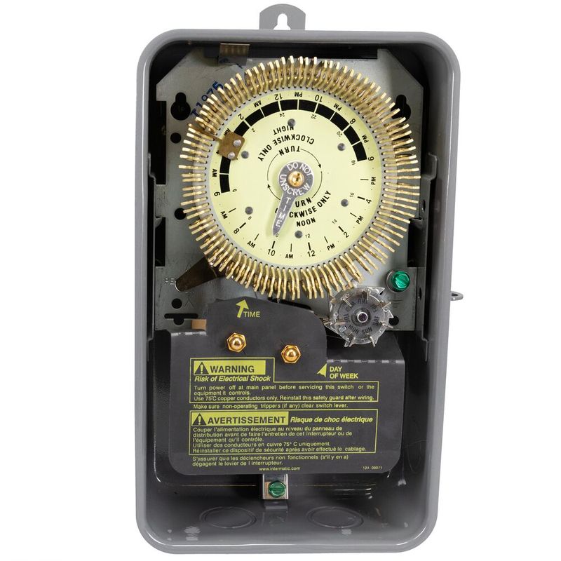 T1975R — Temporizador mecánico de 24 horas con función Skip-a-Day (omitir día), 125 VCA, 60 Hz, SPDT, gabinete metálico para exterior, intervalo de 15 minutos