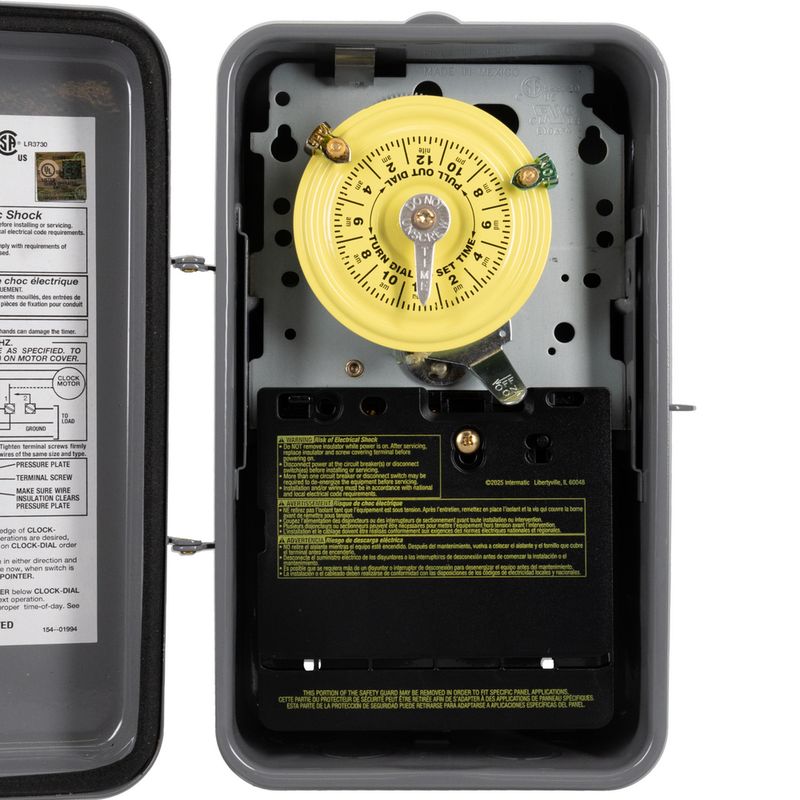 T104R — Interruptor horario mecánico de 24 horas, 208-277 VCA, 60 Hz, DPST, gabinete metálico para interior/exterior, intervalo de 1 hora