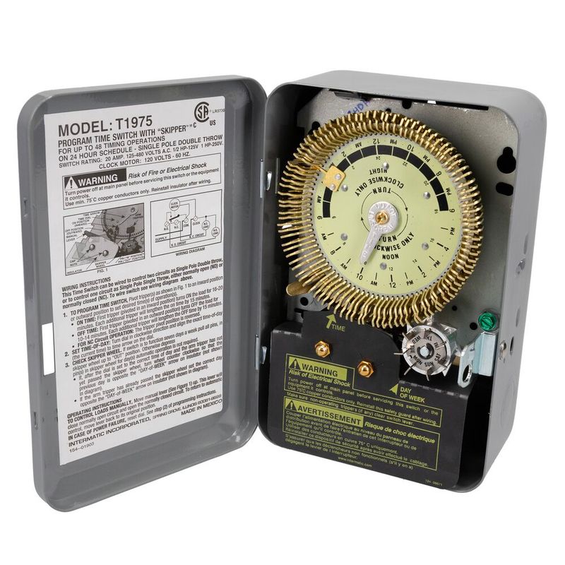 T1975 — Temporizador mecánico de 24 horas con función Skip-a-Day (omitir día), 125 VCA, 60 Hz, SPDT, gabinete metálico para interior, intervalo de 15 minutos