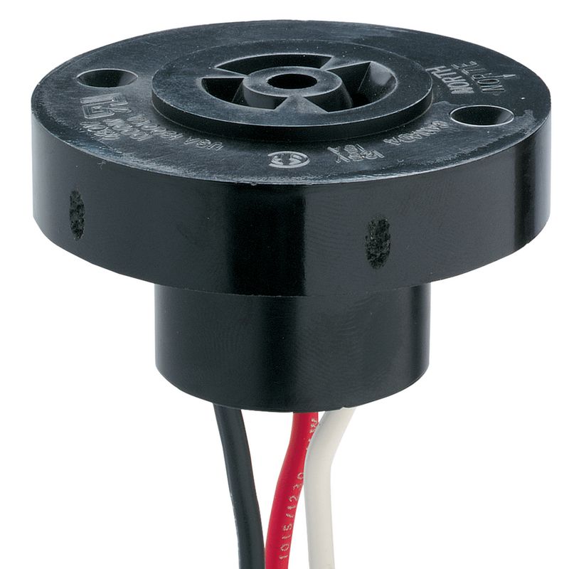 K121 — Receptáculo tipo giro-bloqueo (locking), 3 pines, conforme C136.10, cable de 9"