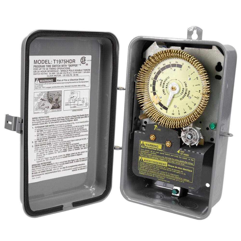 T1975HDR — Temporizador mecánico de 24 horas de servicio pesado con carátula metálica y función Skip-a-Day (omitir día), 125 VCA, 60 Hz, SPDT, gabinete metálico para exterior,