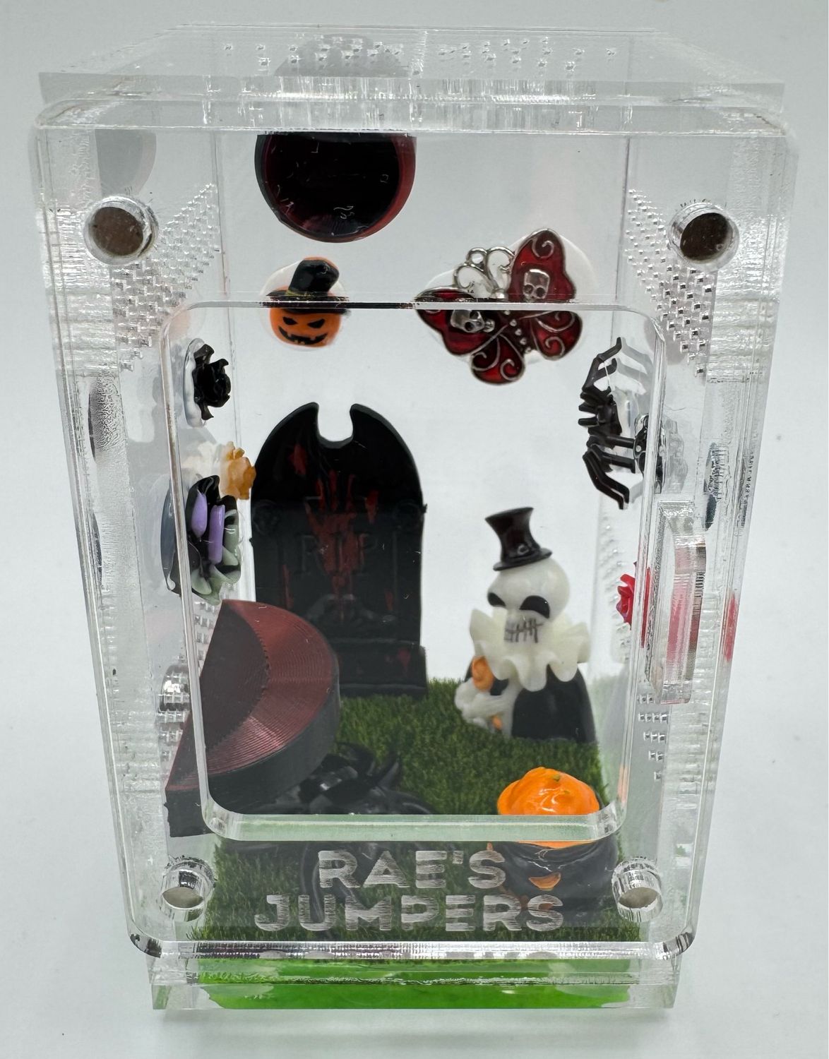 Graveyard Medium Arboreal Enclosure