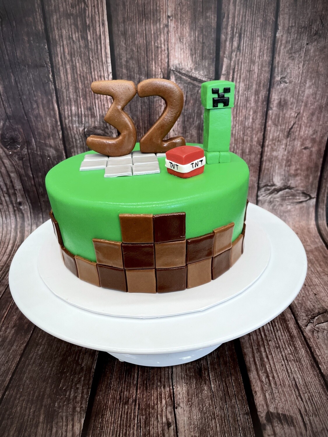 Fondant Torte Minecraft mit handmodellierter Figur Fondant Torte Minecraft mit handmodellierter Figur