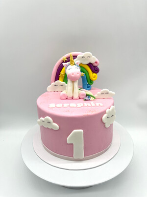 Fondant Torte Einhorn mit handmodellierter Figur Fondant Torte Einhorn mit handmodellierter Figur