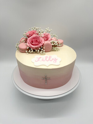 Naked Cake kirchliches Fest mit Macarons und echten Blumen Naked Cake kirchliches Fest mit Macarons und echten Blumen
