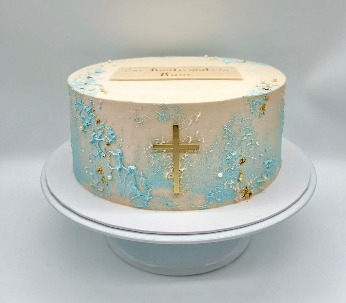 Naked Cake kirchliches Fest mit Kreuz