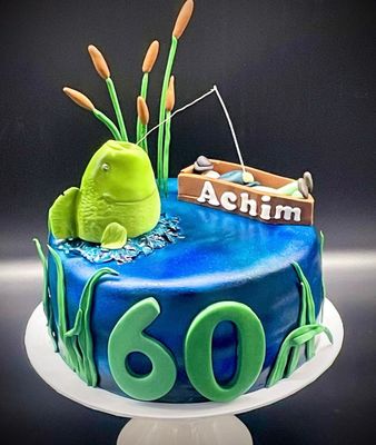 Fondant Torte Angler mit handmodellierten Figuren Fondant Torte Angler mit handmodellierten Figuren