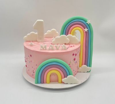 Naked Cake mit Regenbögen Naked Cake mit Regenbögen
