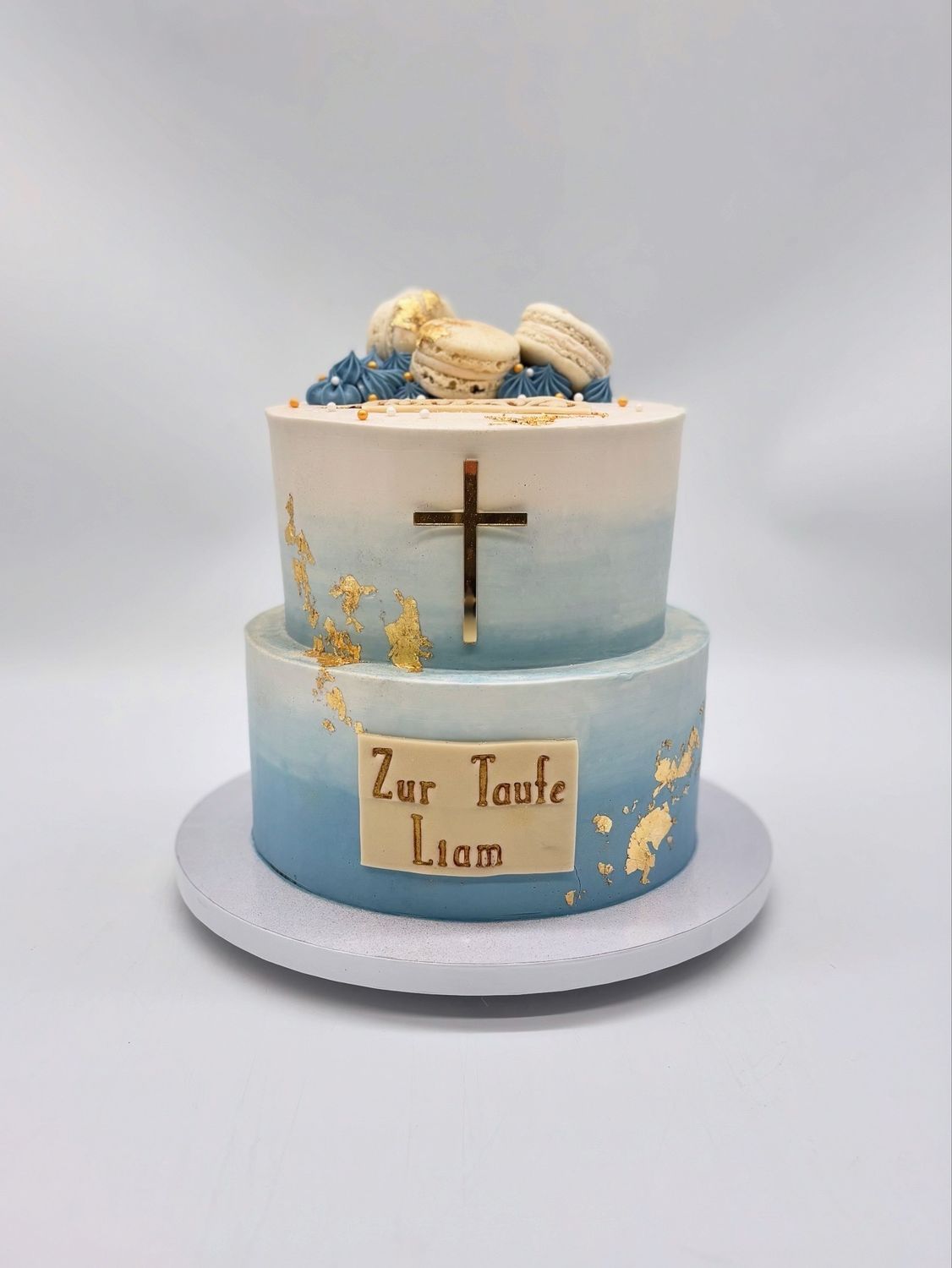 Naked Cake kirchliches Fest mit Farbverlauf, Macarons und Kreuz Naked Cake kirchliches Fest mit Farbverlauf, Macarons und Kreuz