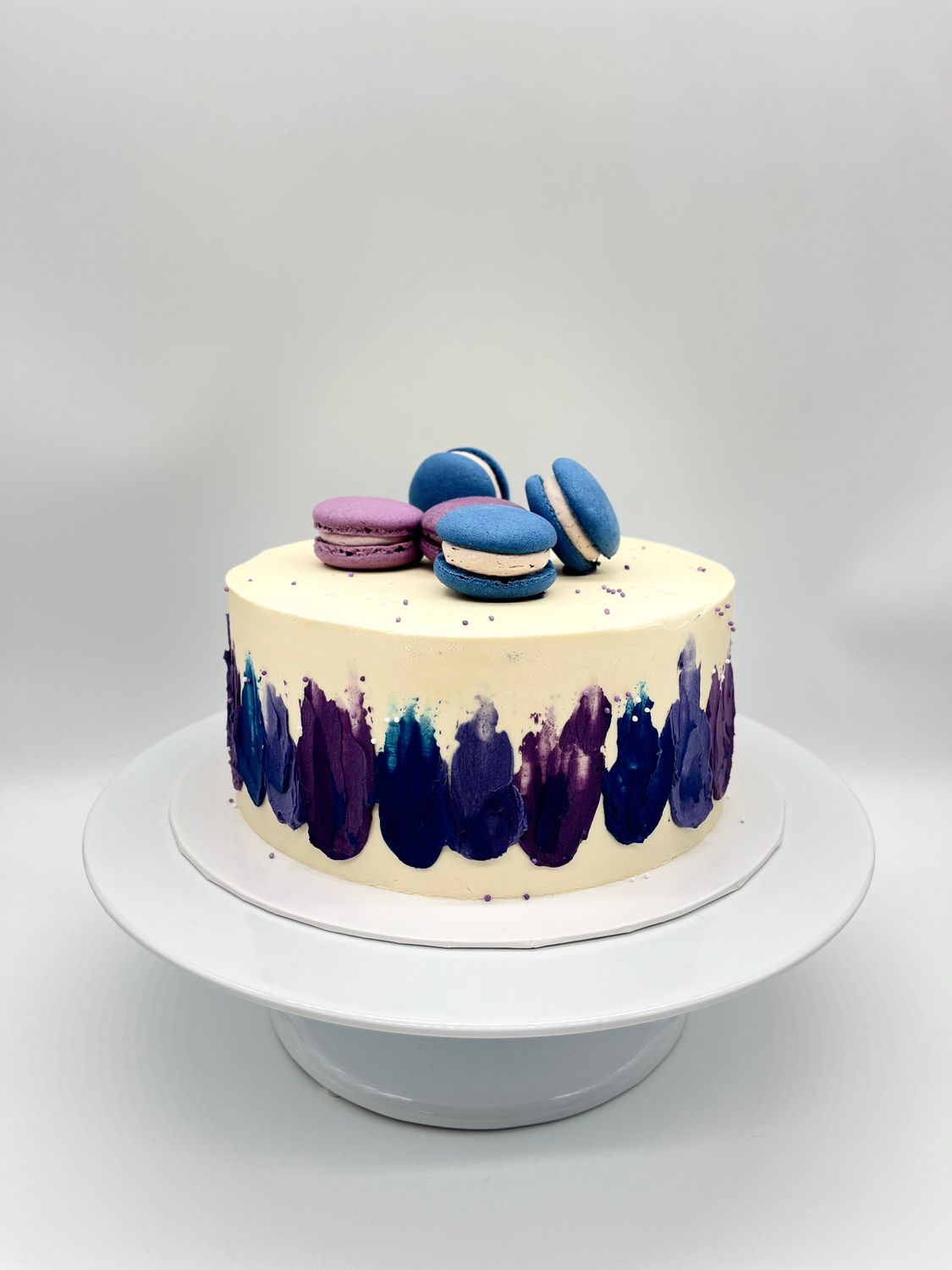 Naked Art Cake mit Macarons