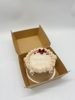Tiny Cake in Burger Box