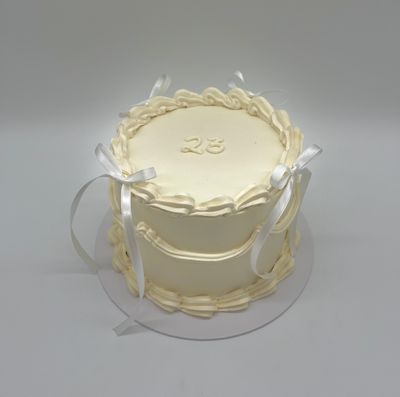 Vintage Cake mit Schleifen