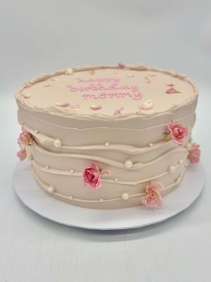 Torte Cremewellen mit echten essbaren Blüten