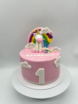 Torte Einhorn mit handmodellierter Figur und Regenbogen