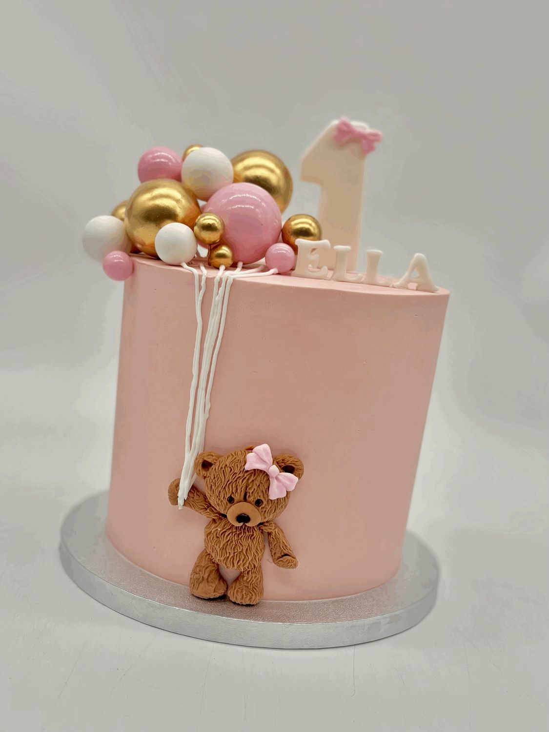 Torte mit Teddy und Bällen