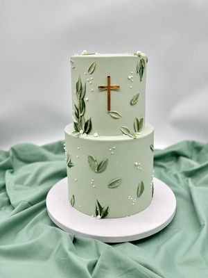 Torte mit Cremeblättern und Perlen (kirchliches Fest)
