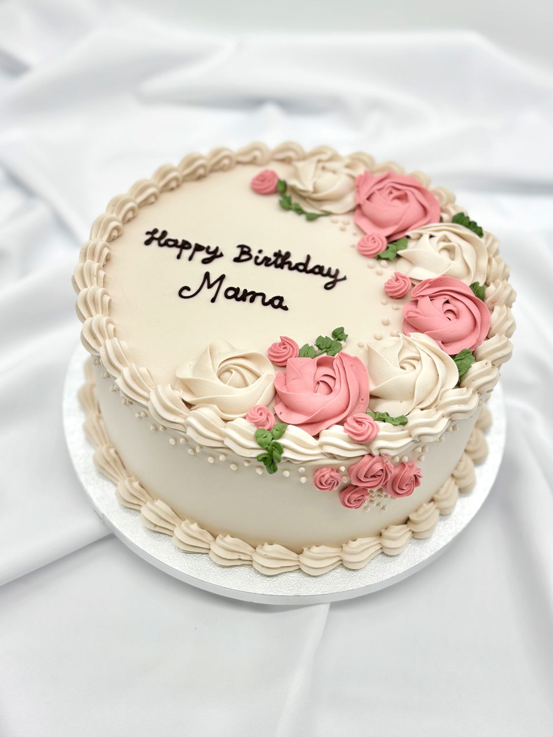 Torte mit Vintagerand und Cremerosen