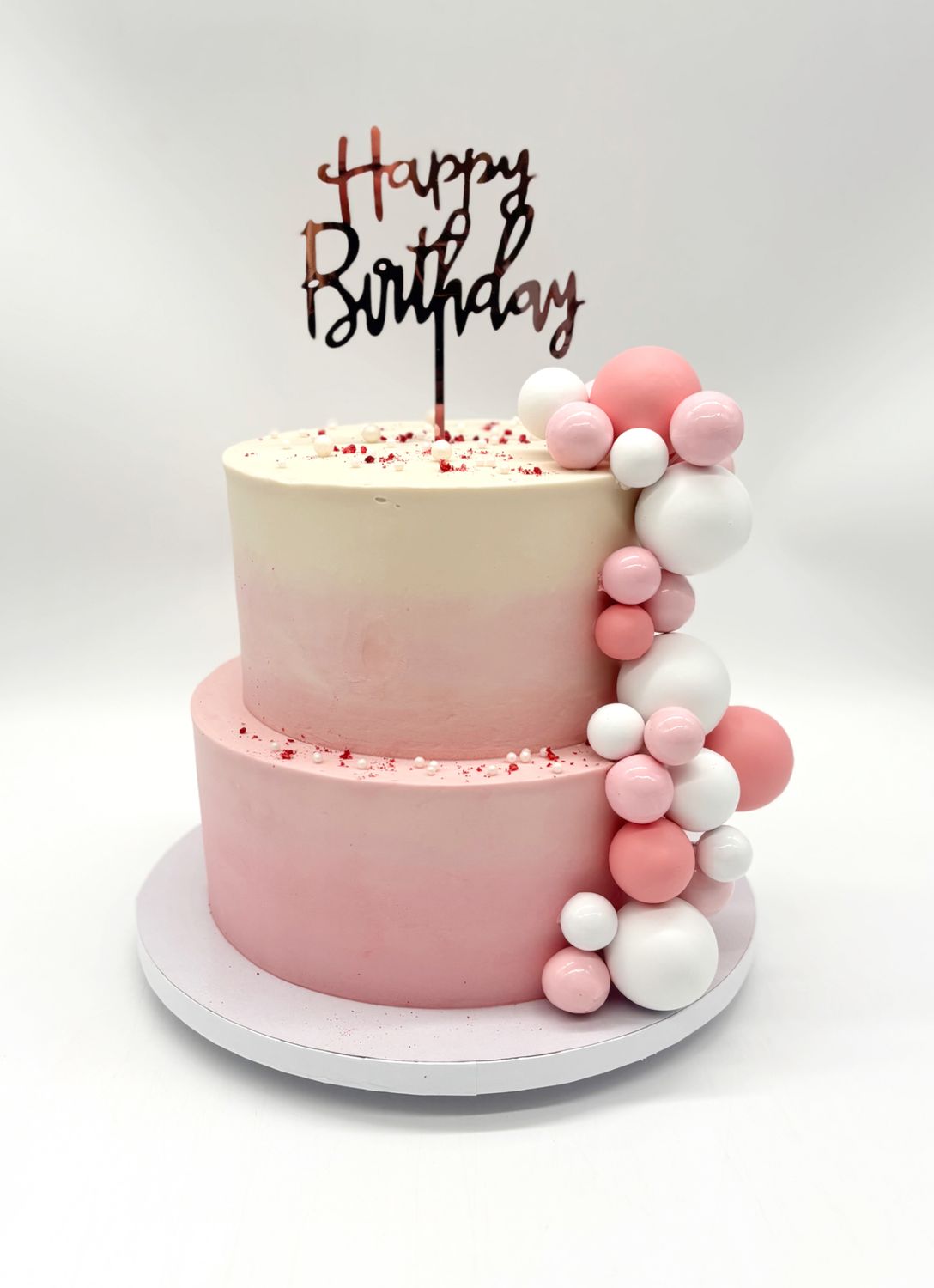 Torte mit Farbverlauf und Kugeln "Happy Birthday"