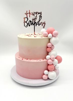 Torte mit Farbverlauf und Kugeln "Happy Birthday"
