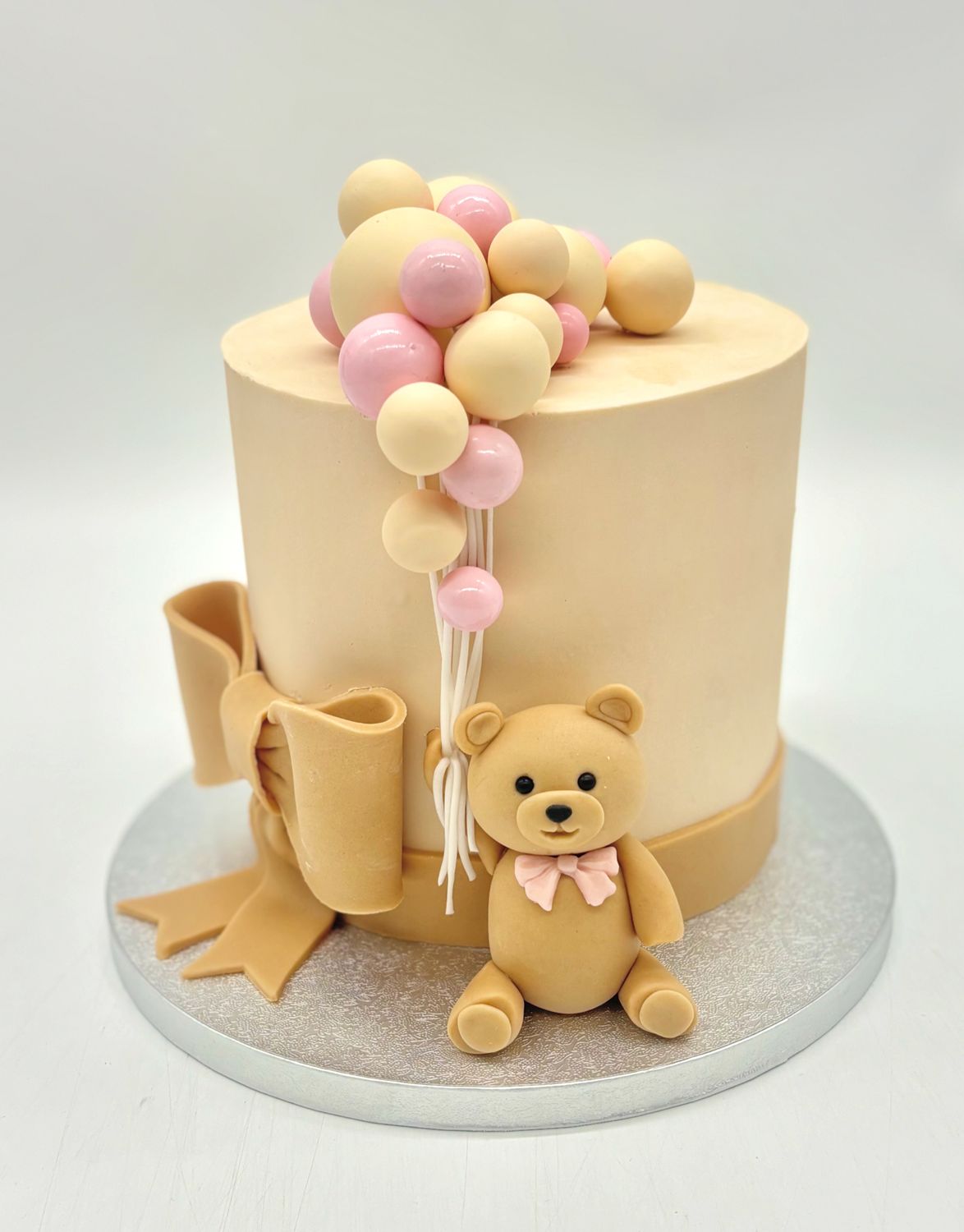 Torte mit Teddy und Kugeln 2