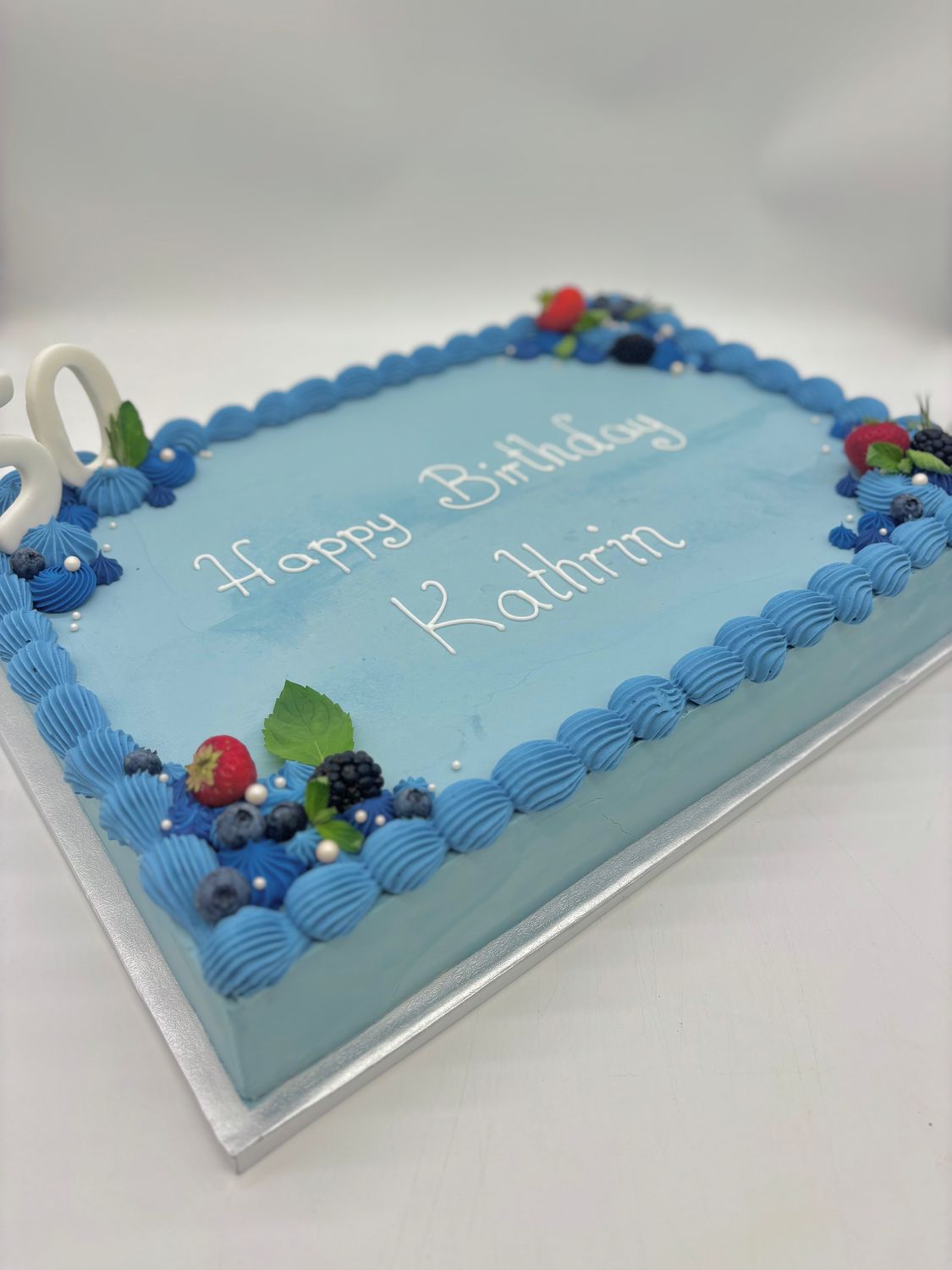 Torte Rechteck mit Cremerand und Früchten