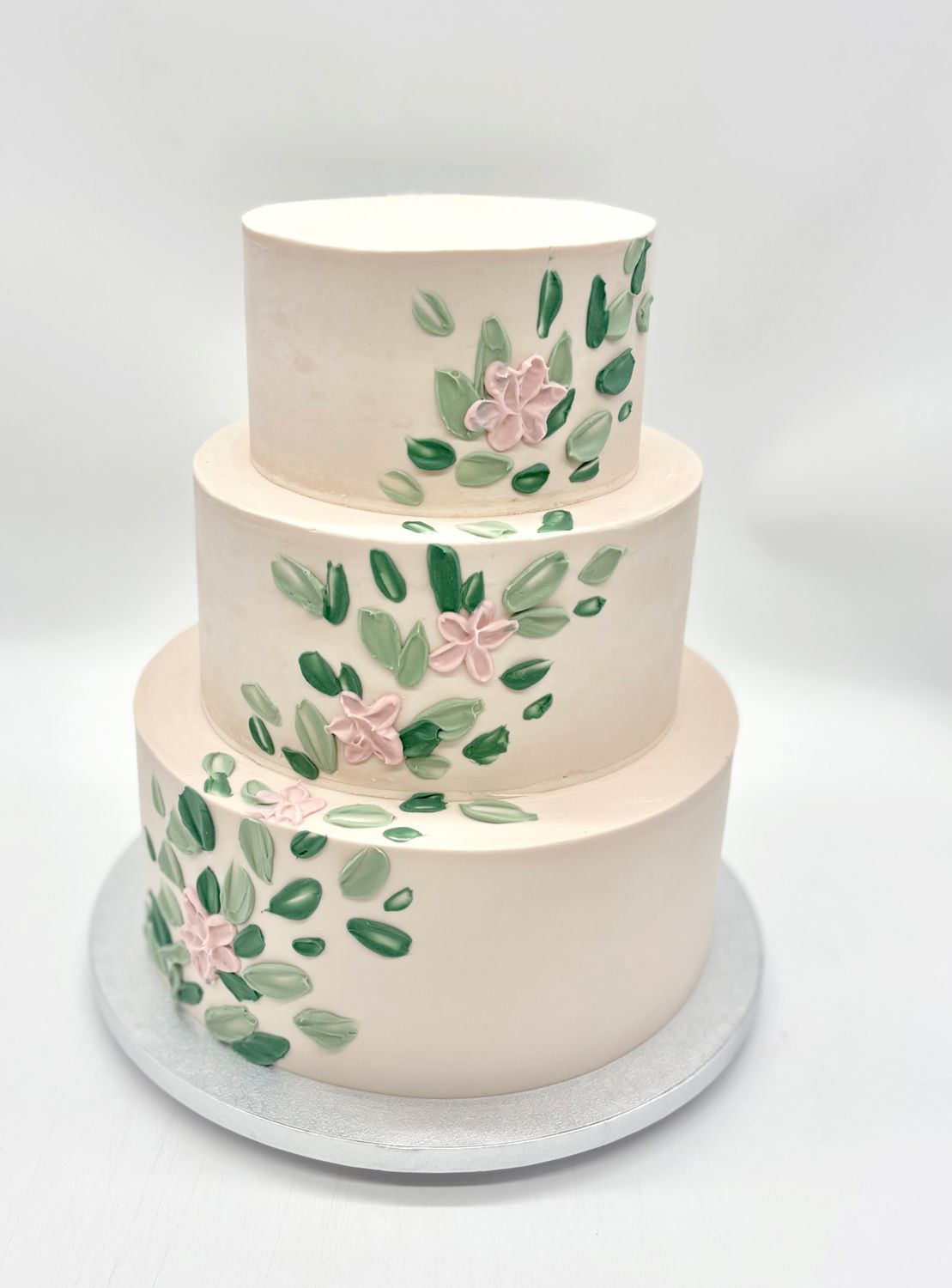 Torte mit Cremedekoration (dreistöckig)