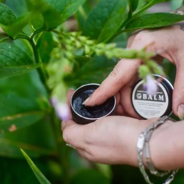 Forest&#39;s Pull Black Drawing Salve