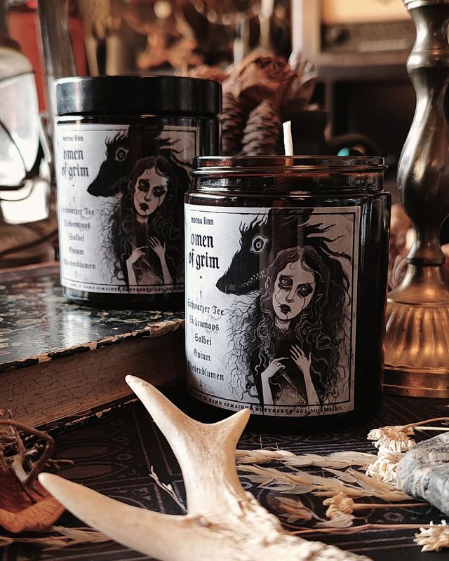 Omen of Grim ✷ Duftkerze im Glas 180 ml