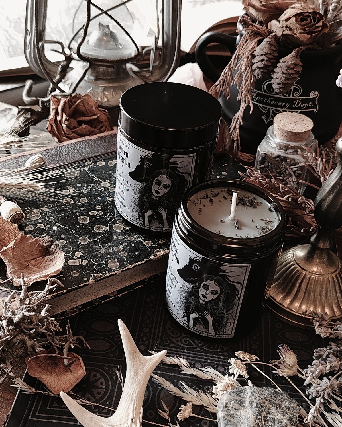 Omen of Grim ✷ Duftkerze im Glas 180 ml