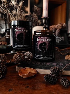 Shadow Lurker ✷ Duftkerze im Glas 180 ml