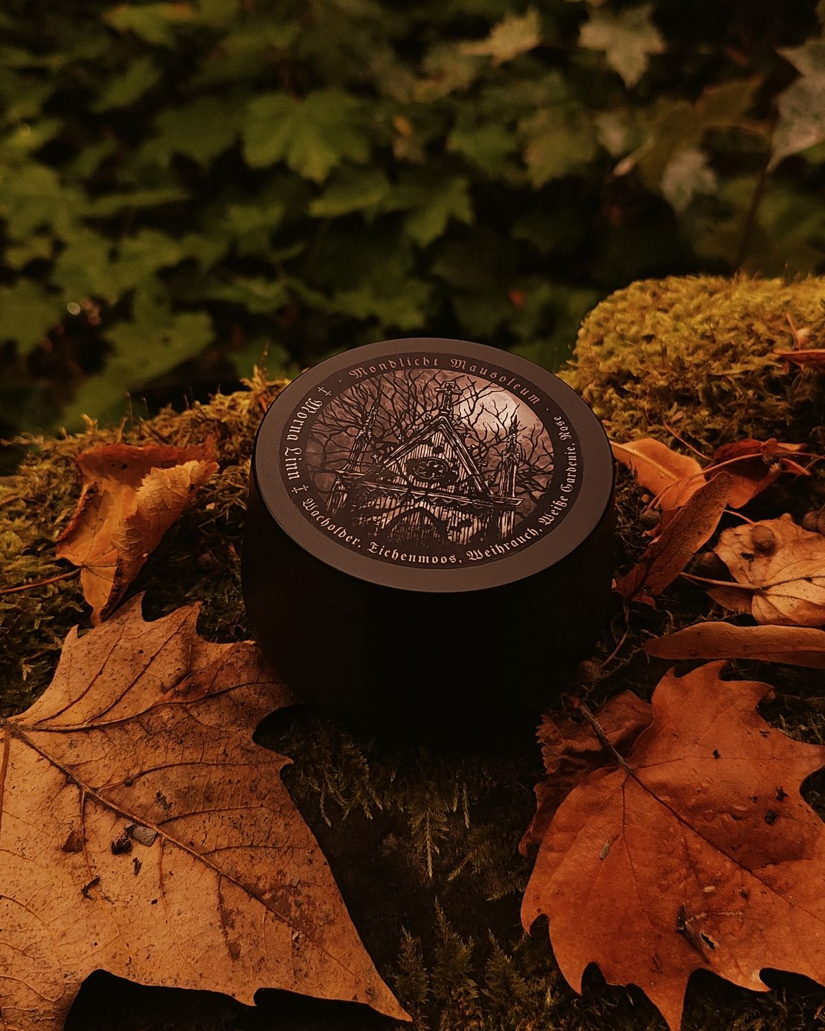Mondlicht Mausoleum ✷ Duftkerze im Glas 235 ml