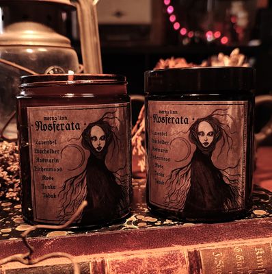 Nosferata ✷ Duftkerze im Glas 180 ml