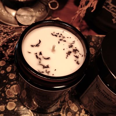 Vampurgia ✷ Duftkerze im Glas 180 ml