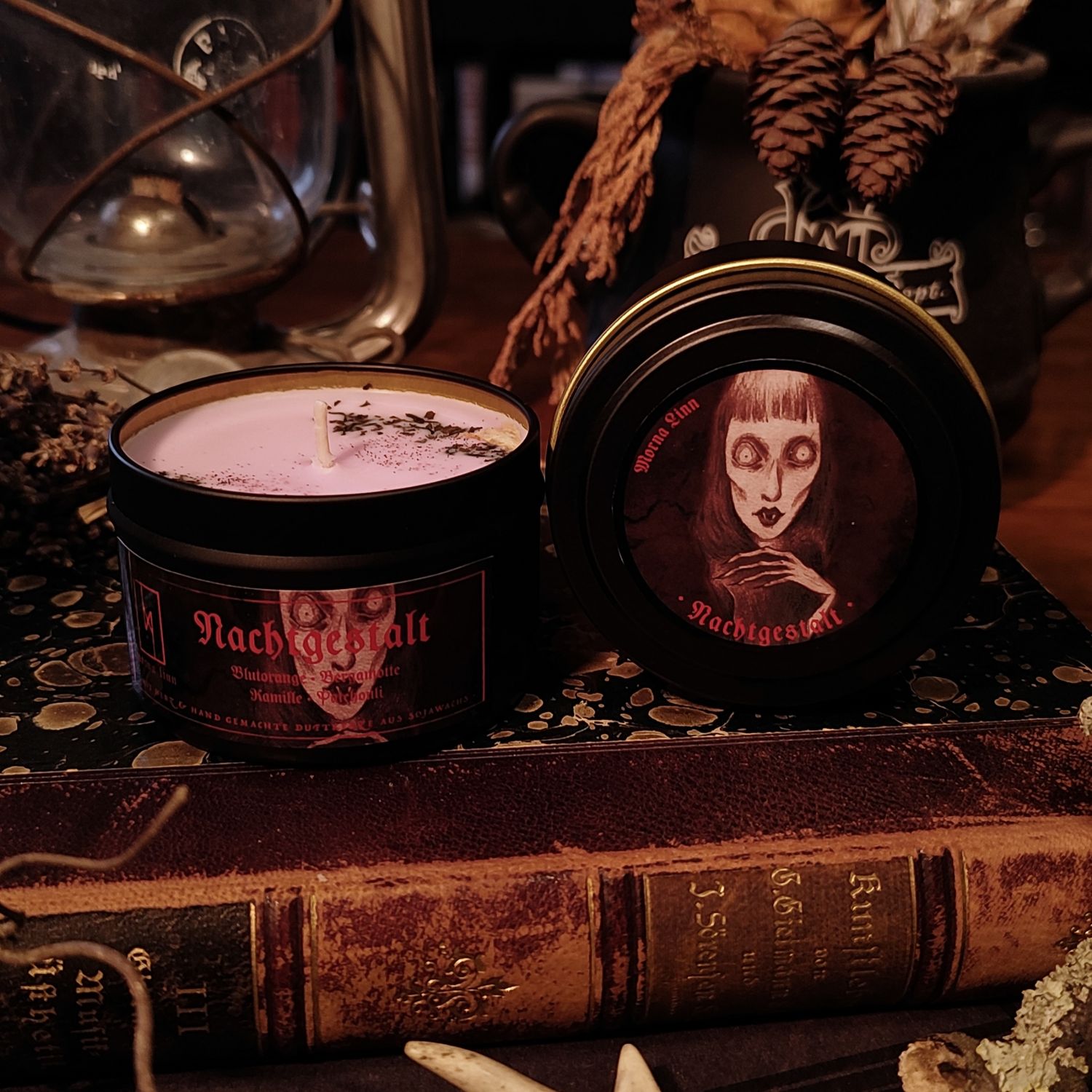 Nachtgestalt ✷ Duftkerze im Glas 135 ml