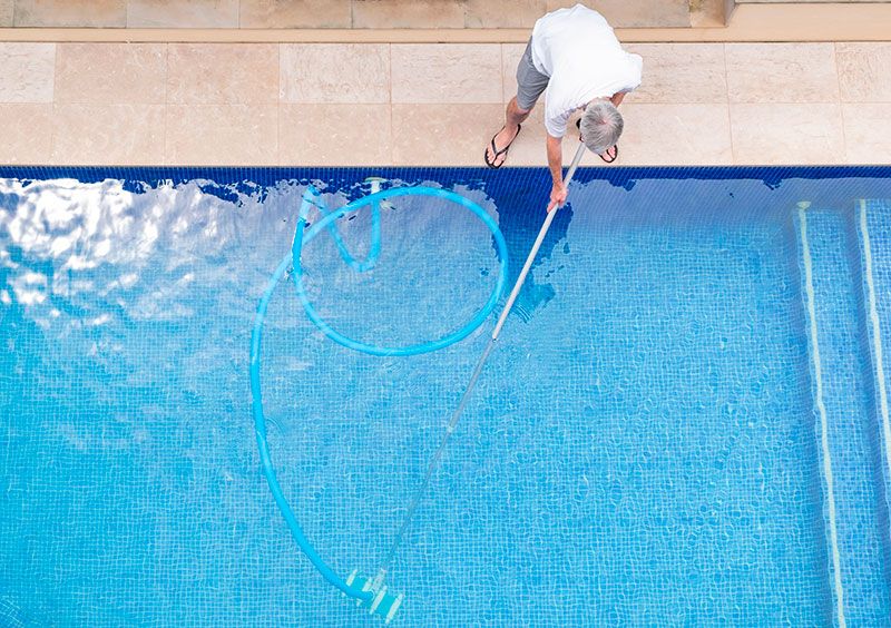 Cómo reparar una piscina llena de agua sin vaciarla