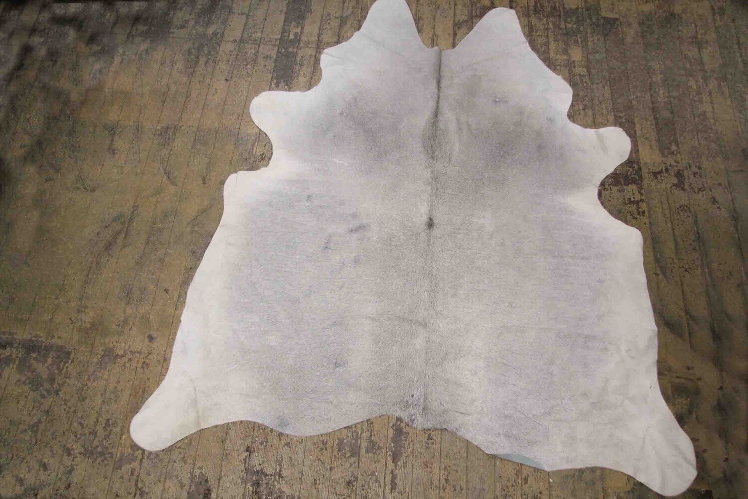 COW HIDE RUG NATURAL GREY SELECT EXTRA QUALITY 27ft2 AVERAGE 12072