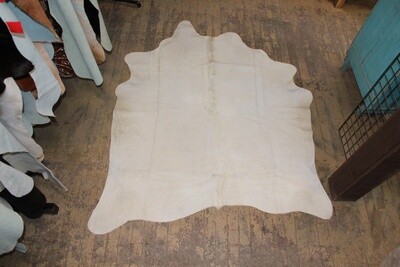 COW HIDE RUG NATURAL WHITE SELECT EXTRA QUALITY 38ft2 AVERAGE 12077
