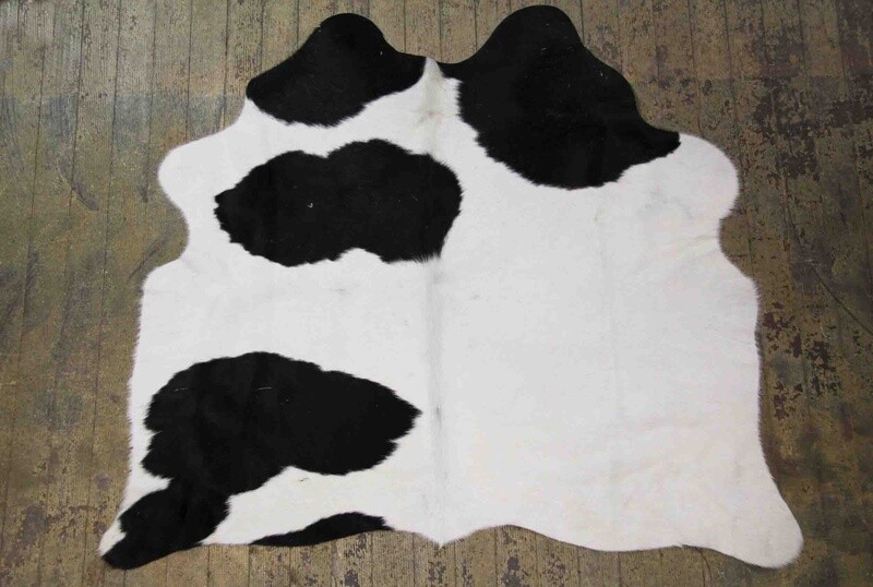 COW HIDE RUG NATURAL BROWN OR BLACK SOLID OR WITH WHITE ASSORTED #1 A QUALITY 19ft2 AVERAGE 12053