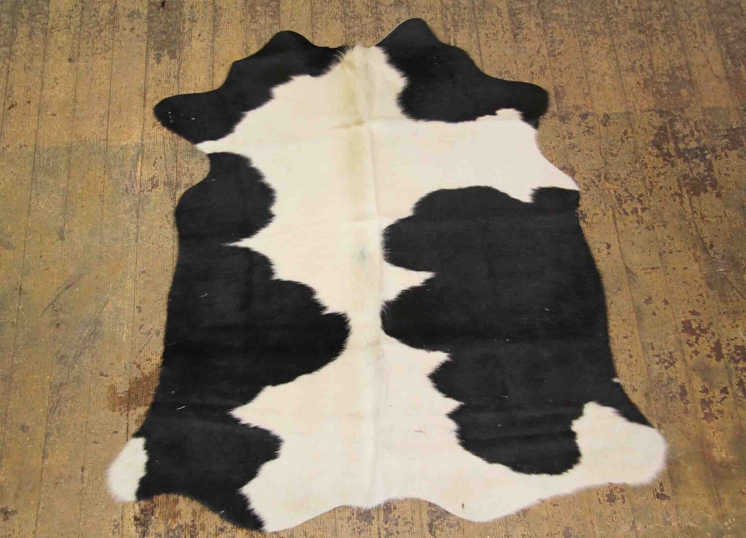 COW HIDE RUG NATURAL BROWN OR BLACK SOLID OR WITH WHITE ASSORTED #1 A QUALITY 19ft2 AVERAGE 12053