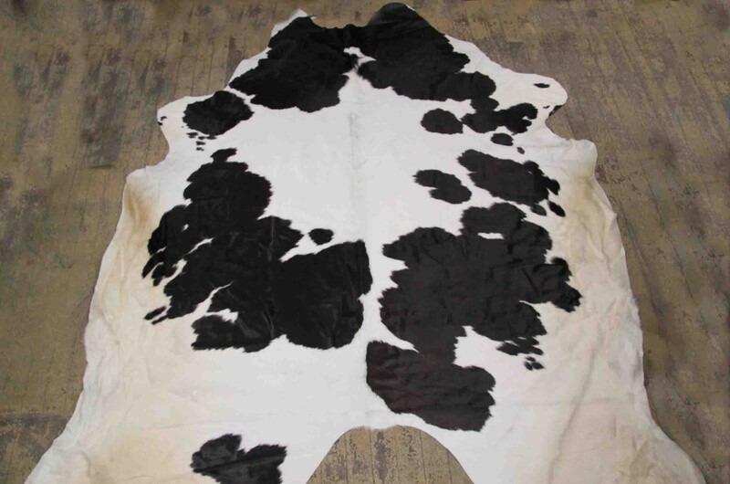 COW HIDE RUG #2 NATURAL BROWN OR BLACK SOLID OR WITH WHITE ASSORTED #2 B QUALITY 48ft2 AVERAGE 7866