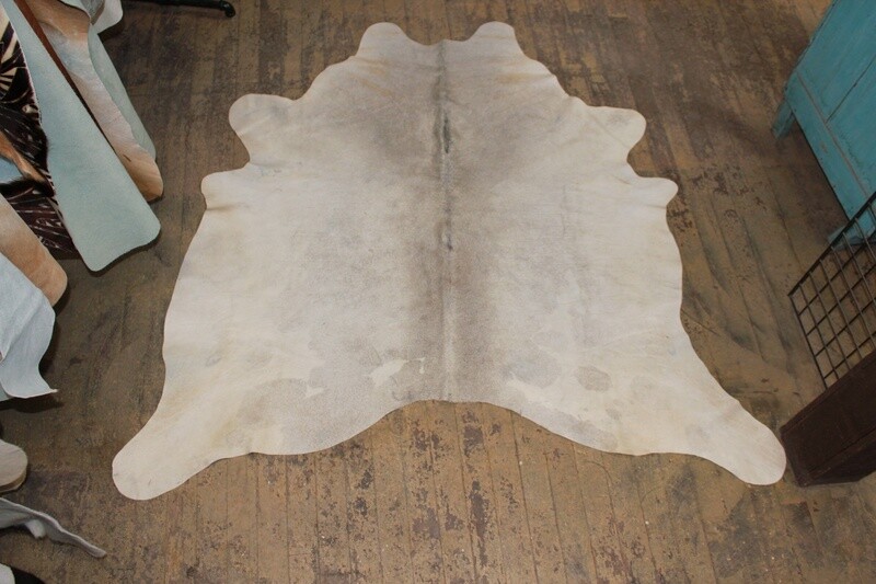 COW HIDE RUG NATURAL TRICOLOR OR EXOTIC LIGHT BRINDLE OR GREY BEIGE SELECT EXTRA QUALITY 27ft2 AVERAGE 12067
