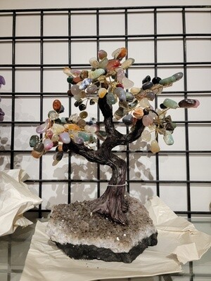 GEMSTONE BONSAI TREE WITH AMETHYST DRUZE BASE AND 36 BRANCHES WITH TUMBLED STONE LEAVES 14553