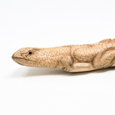 LIZARD STATUE HAND CARVED 1588