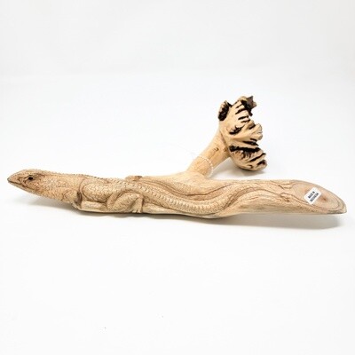 LIZARD STATUE HAND CARVED IN PARASITE WOOD 1588