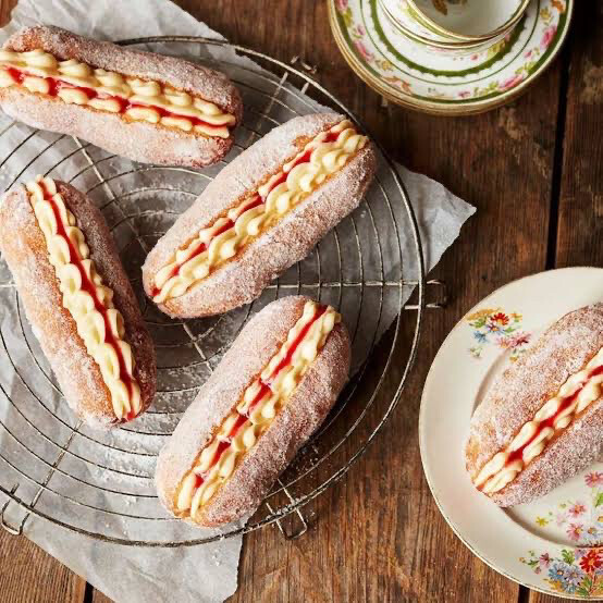 Pandoro Fresh Cream Doughnut (Kirīmi Hou donut)