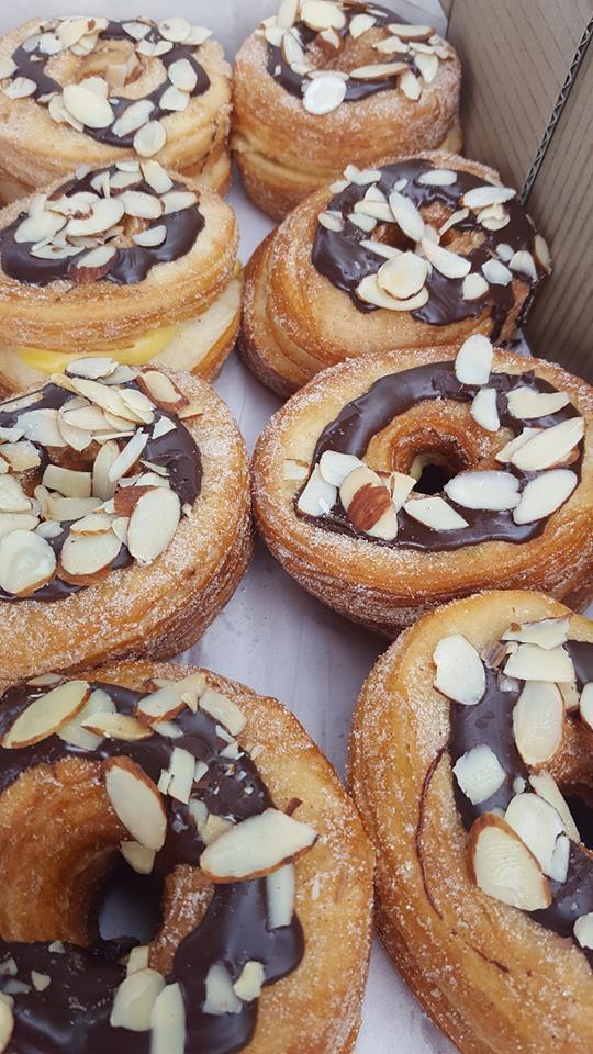 Pandoro Cronut - Chocolate &amp; Almond (cronut tiakarete me te aramona)