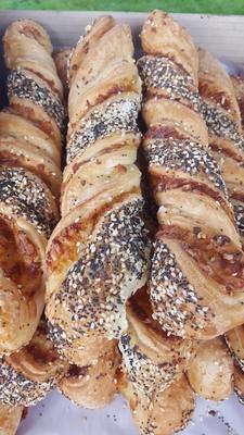 Pandoro Cheese Straws (Nga kakau tiihi)