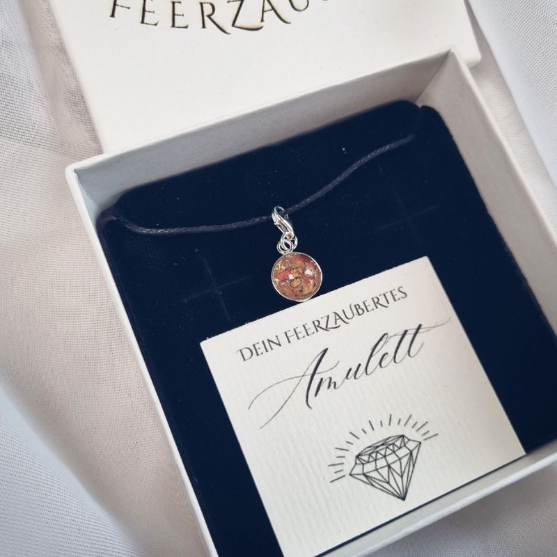 Feerzaubertes Amulett Charm