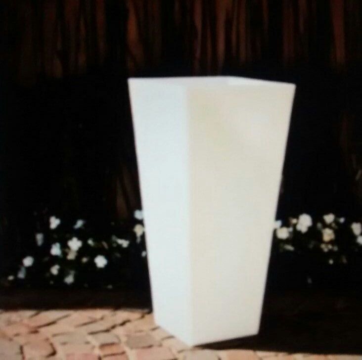Maceta Luminosa Piramidal Vacía