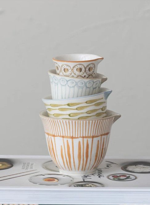 Tasses à mesurer en céramique,  peintes à la main, teinte beige - Creative Co-op